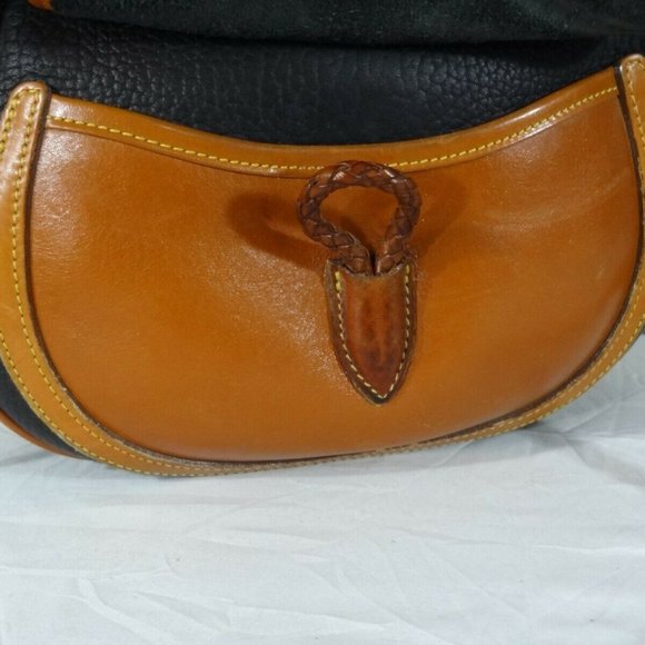 Rare Dooney & Bourke Outback Saddle Crossbody Bag - Picture 4 of 10